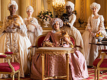 Netflix закончил съемки спин-оффа "Бриджертонов" про королеву Шарлотту