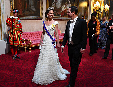 Образ дня: Кейт Миддлтон в платье от Alexander McQueen и тиаре принцессы Дианы на приеме в Букингемском дворце
