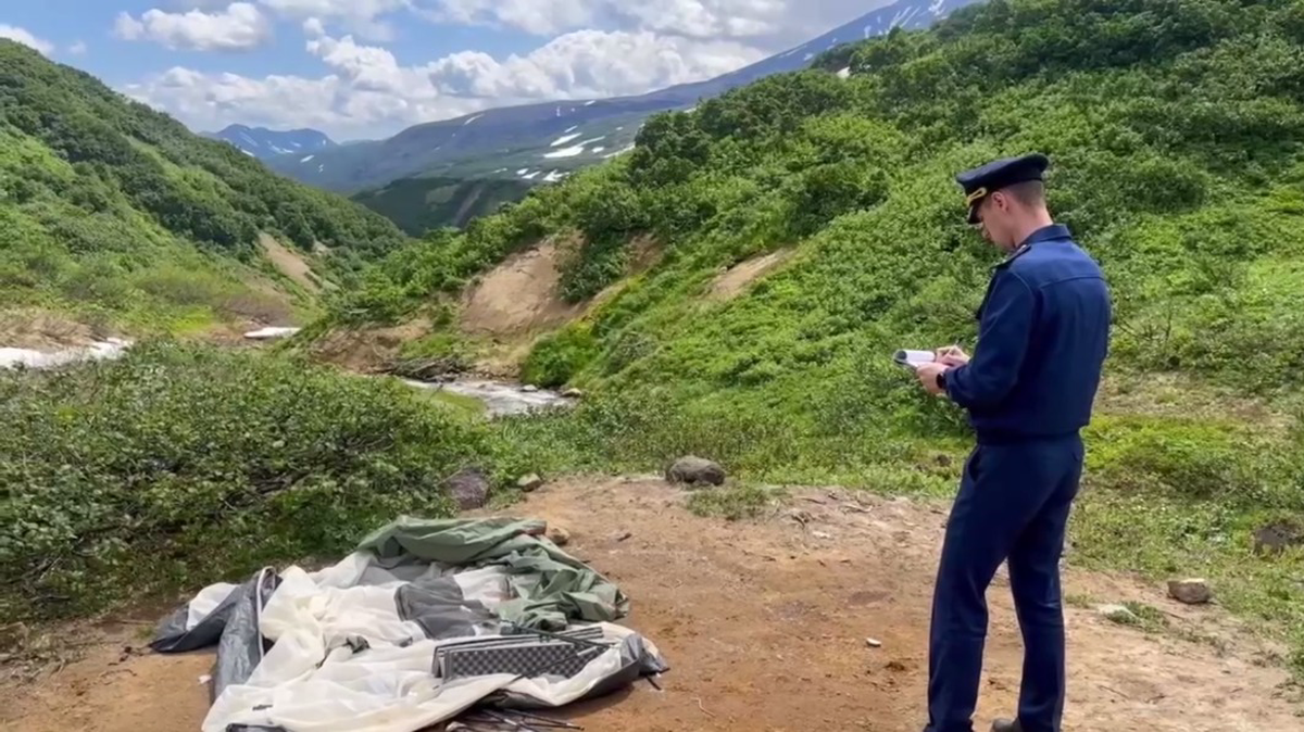 В Сети появились кадры с места нападения медведя на туристку на Камчатке