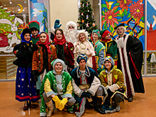 «Путешествие в Рождество»: Дед Мороз и Снегурочка поздравили ребят из особого семейного центра