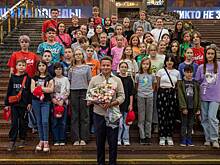 Дети из летнего клуба Музея Победы поздравили Александра Олешко с днем рождения