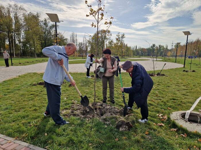 В Ростове в День древонасаждений высадили 3 тыс. деревьев и 6 тыс. кустарников
