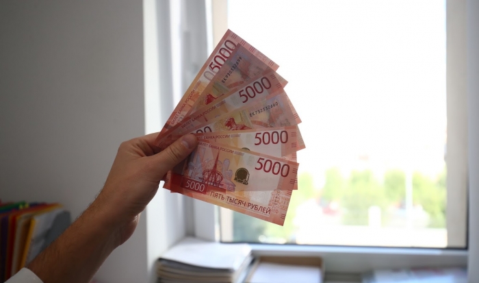 В Волгограде школьница перевела аферистам почти 380 000 рублей с телефона матери