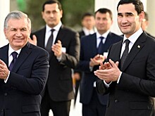 Мирзиеев и Бердымухамедов стали гостями на узбекской свадьбе в Ашхабаде