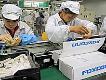 На китайском заводе по сборке iPhone начали массово увольняться работники