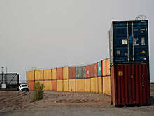 Губернатора Аризоны раскритиковали за использование грузовых контейнеров для укрепления границы