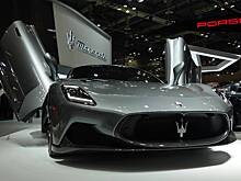 Импорт дорогих автомобилей в Россию стремительно падает