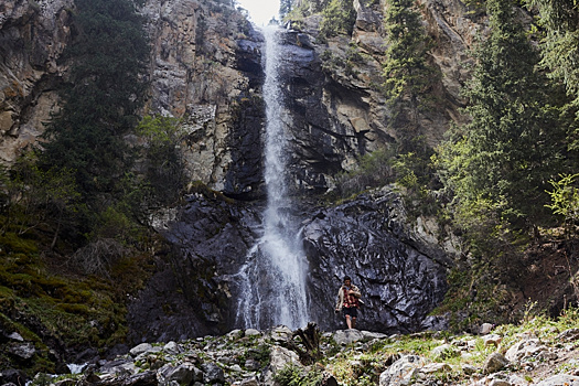 Чаша Манаса, Слезы барса. Какие водопады особенно привлекают туристов в ущелье Барскаун на Иссык-Куле?