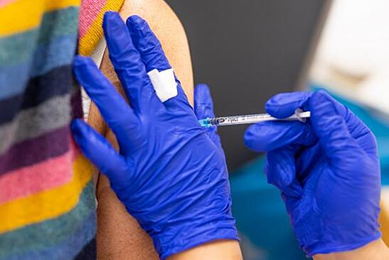В ФМБА объяснили, кто может умереть после вакцинации от COVID-19