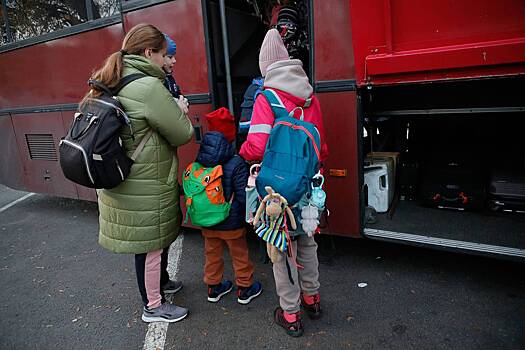 Школы Петербурга примут 800 эвакуированных детей и преподавателей из Белгородской области