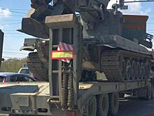 Армейский тягач согнул в Хабаровске два столба «Горсвета»