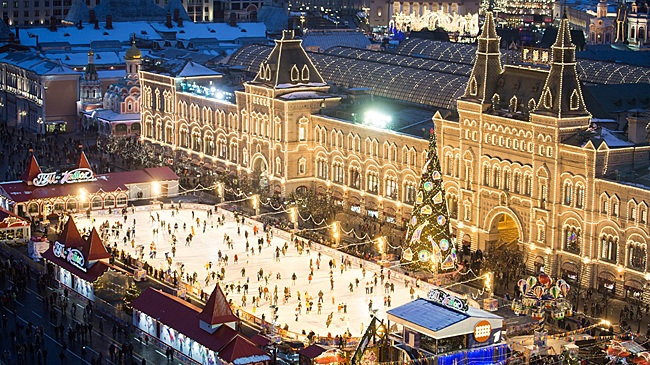 Где отметить Новый год—2026 в Москве: катки, рестораны, вечеринки и круизы