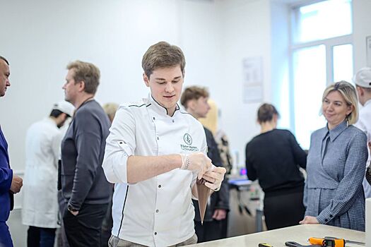 Сотрудники Росгвардии поздравили московских курсантов Юридического колледжа с завершением обучения