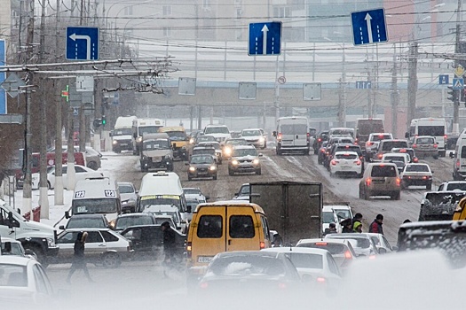 На заснеженных дорогах Волгограда случился аварийный бум