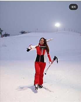 Зарина Догузова впервые встала на лыжи