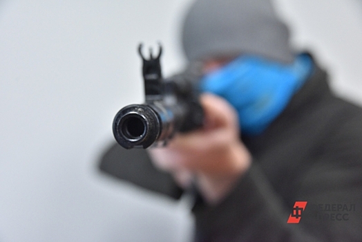 В Екатеринбурге матч по хоккею с мячом прервали из-за стрельбы рядом со стадионом