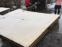 Рекламный щит упал на нижегородку