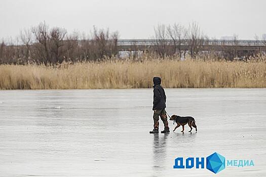 Толщина всего 5 см: каждый день в Волгодонске на лед водоемов выходят около 2500 человек