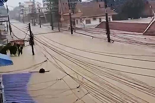 Россиянин застрял в затопленном отеле Таиланда