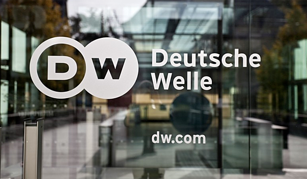 ЕС назвал неприемлемым решение России по Deutsche Welle