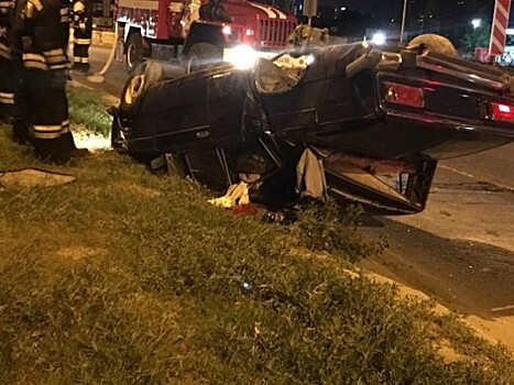 «Был пьян и весел»: лихач-водитель в Волгограде перевернулся на легковушке и остался цел