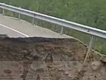 Огромная дыра образовалась на трассе в Амурской области