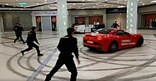 Мужчина погонял на Ferrari по торговому центру в Москве