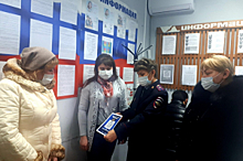 В Самарской области полицейские и общественники провели мероприятие по популяризации госуслуг в электронном виде