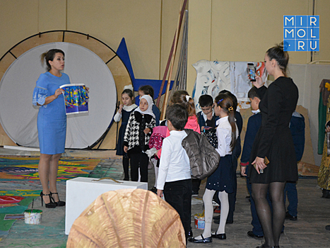 Дагестанские школьники попали в сказку закулисья