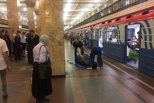 Труп человека обнаружили на станции метро «Комсомольская» в Москве