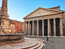 Японец сорвался с ограждения Пантеона в Италии и разбился на глазах у дочери