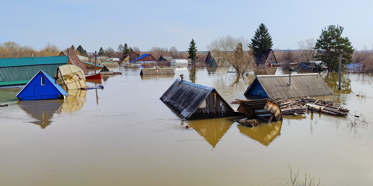 МЧС России: Свыше 1,7 тыс. жилых домов остаются подтопленными в 10 регионах
