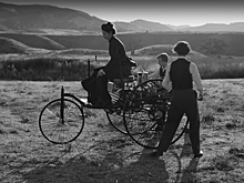 Видео недели: первый водитель в мире, селфи с Бэтменом и не только