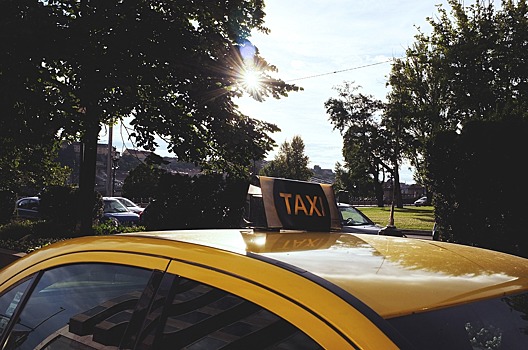 Омские таксисты в среднем получают до 67 тысяч рублей