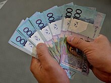 Около $2 тыс.: какой лимит зарплаты могут установить для банкиров