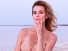 Смело! 41-летняя Любовь Толкалина снялась в пляжной фотосессии без нижнего белья