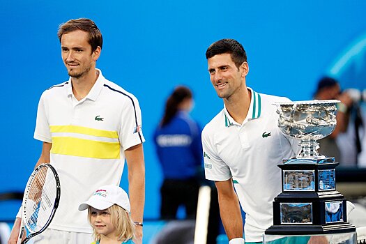Российский теннисист Даниил Медведев потерпел поражение в финале Australian Open первой ракетке мира Джоковичу