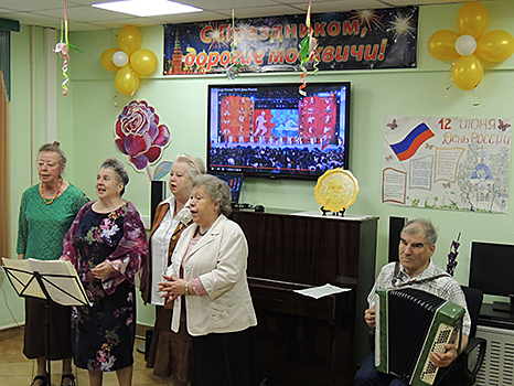 Получатели соцуслуг из Измайлова побывали на концерте песен о России