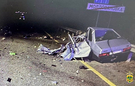 На Кубани в ДТП с большегрузом погибли четыре человека