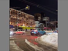 Улицу Горького в Нижнем Новгороде залило кипятком из-за утечки на теплосети