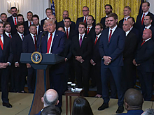 Трамп принял хоккеистов Бобровского и Куликова в Белом доме