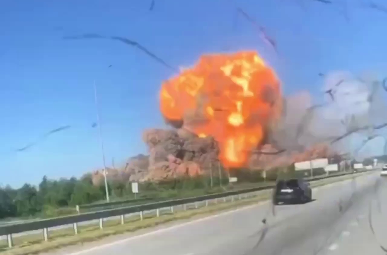 Появилось новое видео мощного взрыва в Житомире