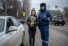 Балашихинские полицейские поздравили женщин за рулём