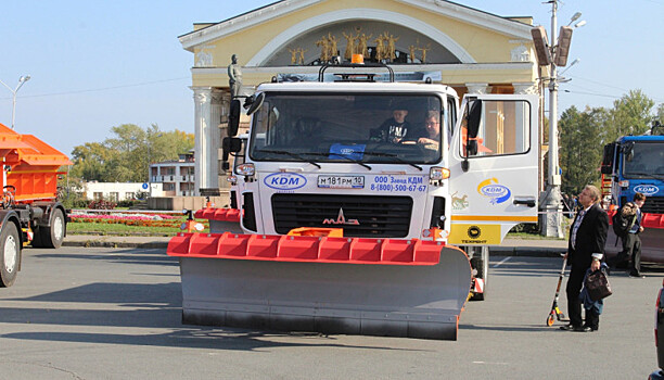 Дорожную технику для уборки дорог показали петрозаводчанам (фото)