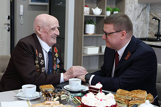 Челябинский губернатор Текслер посетил столетнего ветерана