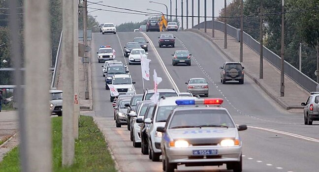 Можно обогнать чёрный седан или нет: нестандартная задача на знание ПДД