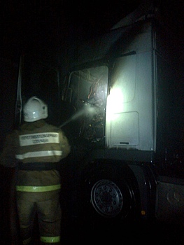 В Курской области ночью горели два грузовика