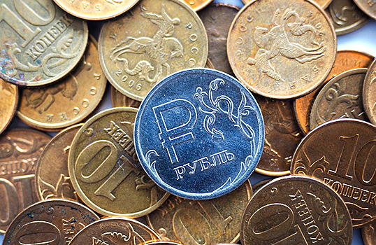 «Есть целый «букет» факторов, которые играют против рубля». Что ждет российскую валюту?