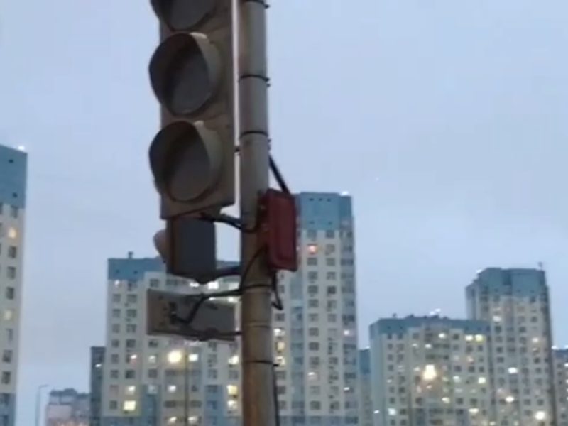 В Оренбурге не подключили светофор около детской областной больницы
