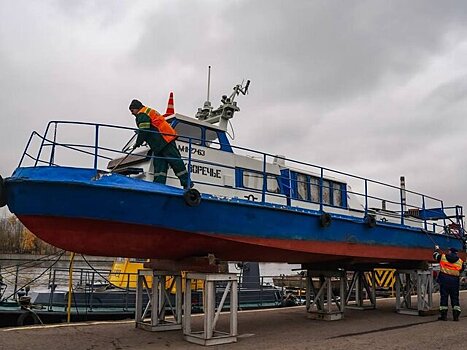 Столичный коммунальный флот начали готовить к новому сезону летней навигации
